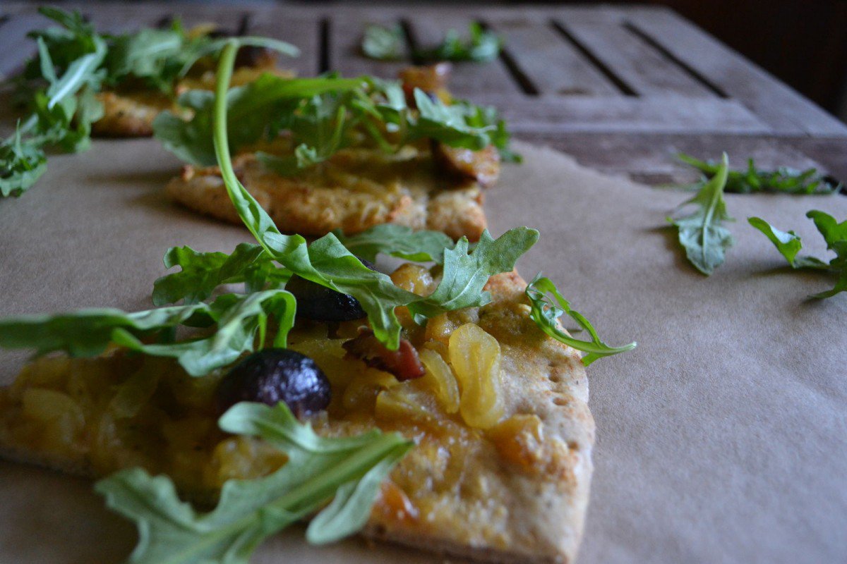 whole-wheat-vegan-pizza-with-caramelized-onions-figs-and-arugula-1200x800